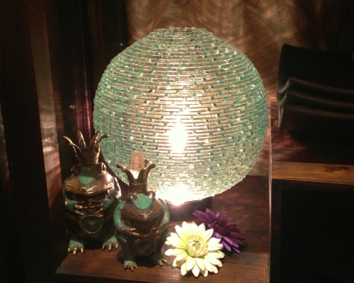 丸いガラスランプ